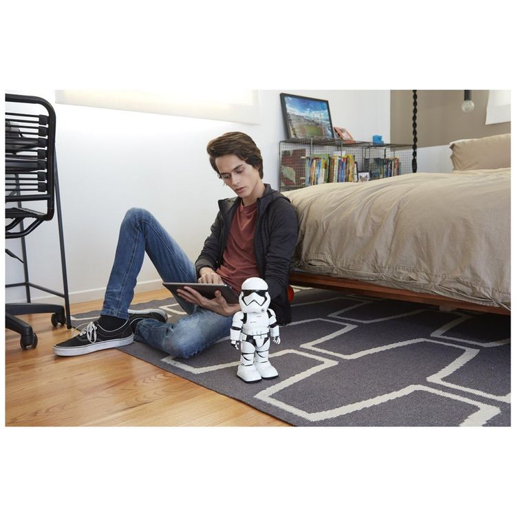 Robo-Stormtrooper-de-primeira-ordem-de-Star-Wars-com-foto-3