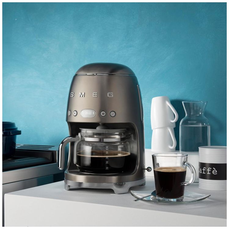 Cafeteira-Programavel-1950-estilo-retro-ate-10-xicaras-em-foto-4