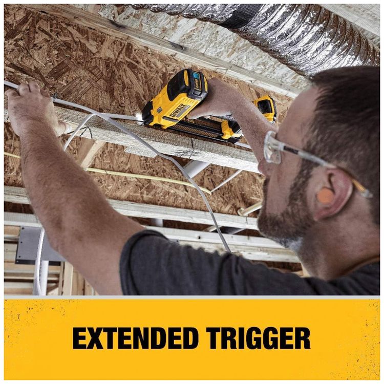 Grampeador-de-Cabo-com-LED-de-Montagem-20V-DEWALT-DCN701B-foto-4
