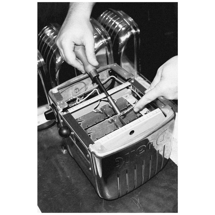 Torradeira-Eletrica-2-Fatias-com-3-Niveis-de-Tostagem-110v-foto-4