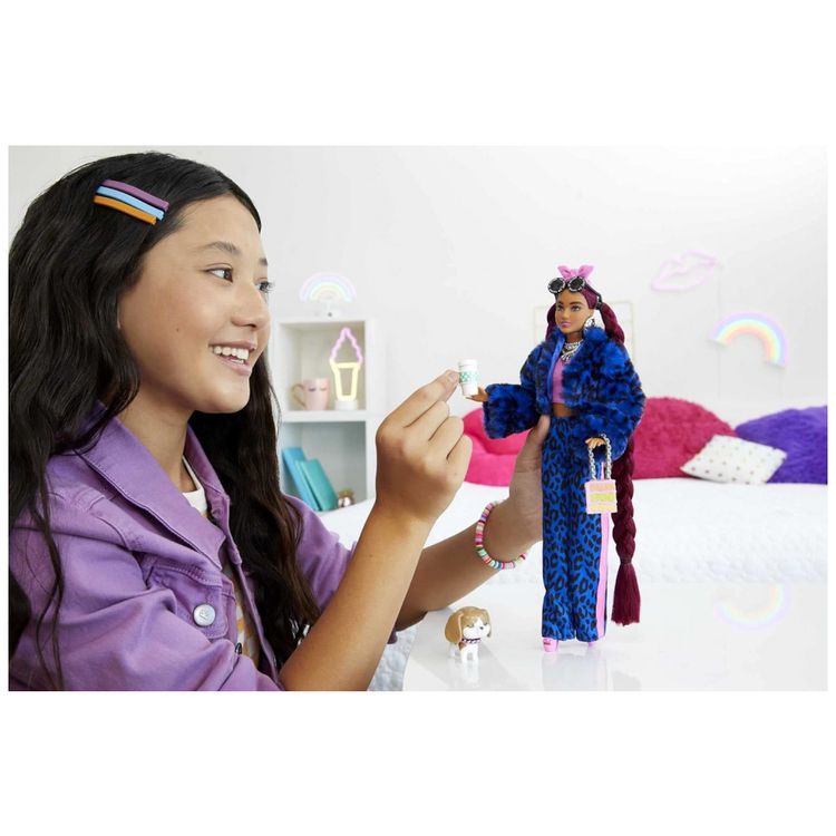 Boneca-Fashion-com-Trancas-Borgonha-e-Cachorrinho-para-foto-1