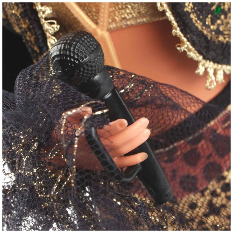 Boneca-Colecao-Signature-Gloria-Estefan-com-Microfone-para-foto-2