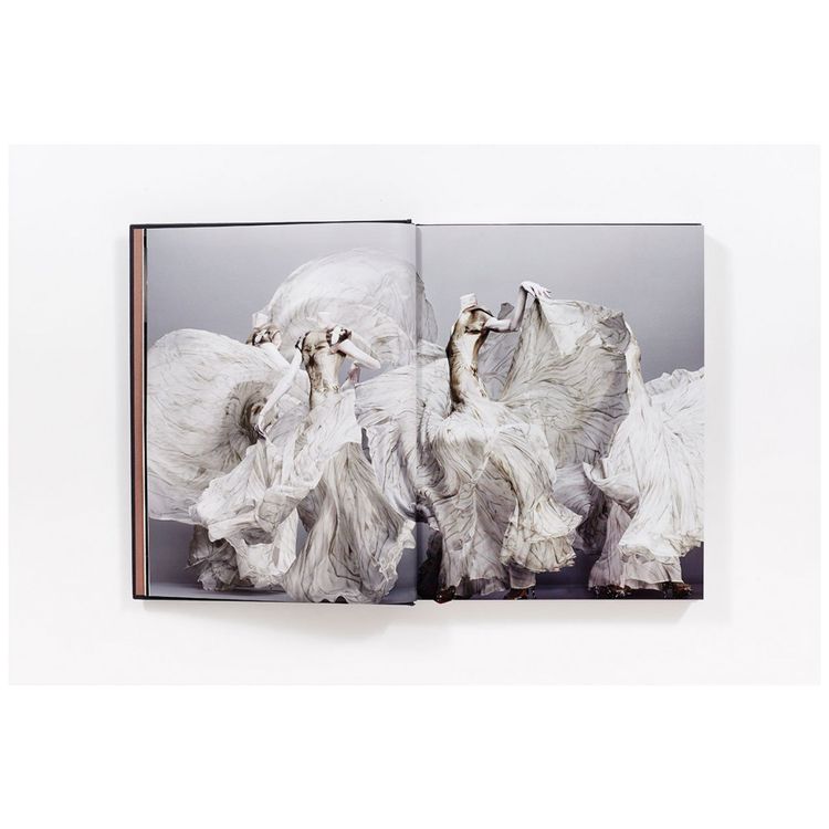 Alexander-McQueen-Capa-Dura-em-Ingles-352-Paginas-Preto-foto-3