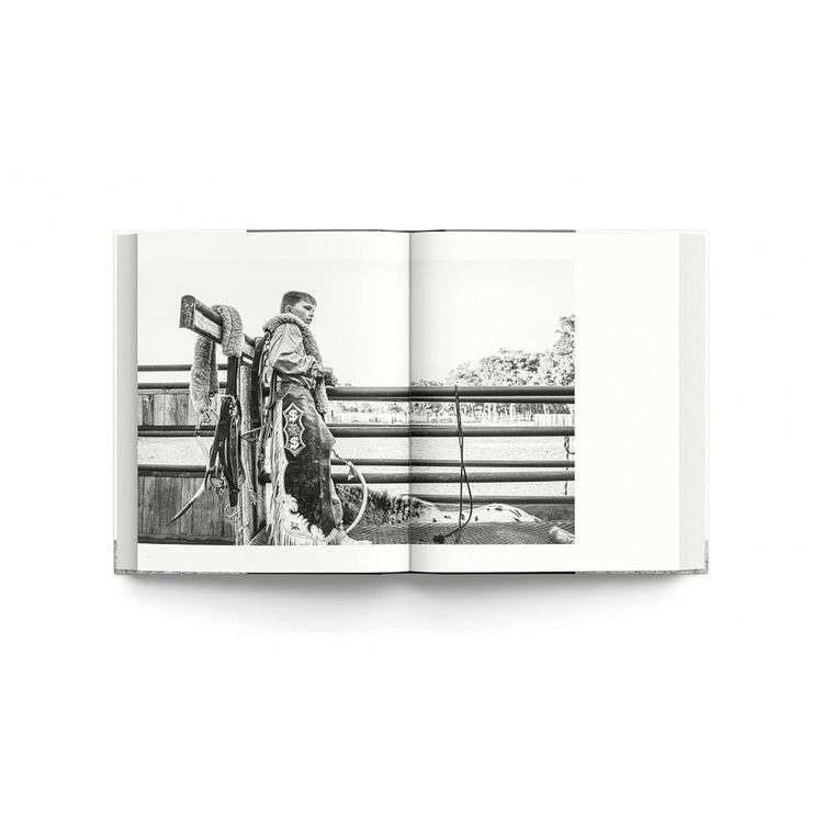 American-Cowboys-Capa-Dura-em-Ingles-304-Paginas-Branco-foto-3