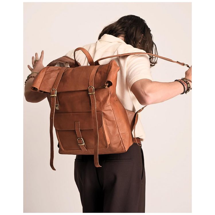 Mochila-Unissex-para-Laptop-de-Couro-VOLKSY-BAGS-Marrom-foto-1