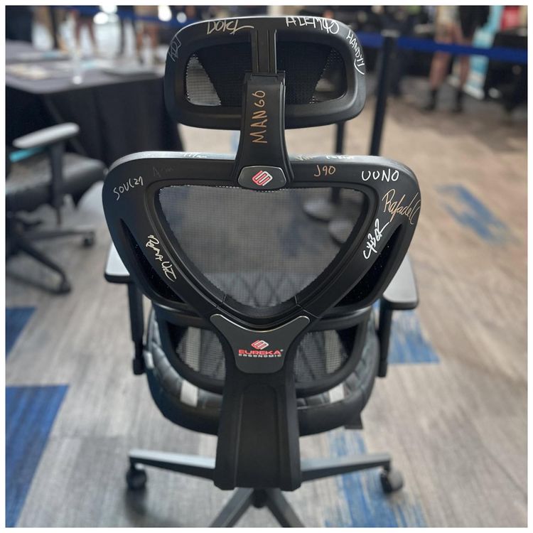 Cadeira-de-Escritorio-Gamer-Ergonomica-com-Apoio-3D-EUREKA-foto-3