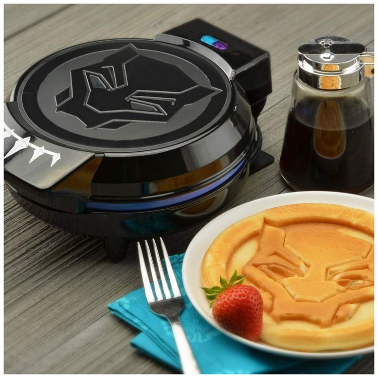 Maquina-de-Waffle-760W-110V-Marvel-Pantera-Negra-Preta-foto-4