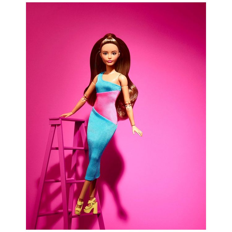 Boneca-Barbie-Inspirada-na-Colecao-Classicas-com-Vestido-foto-3