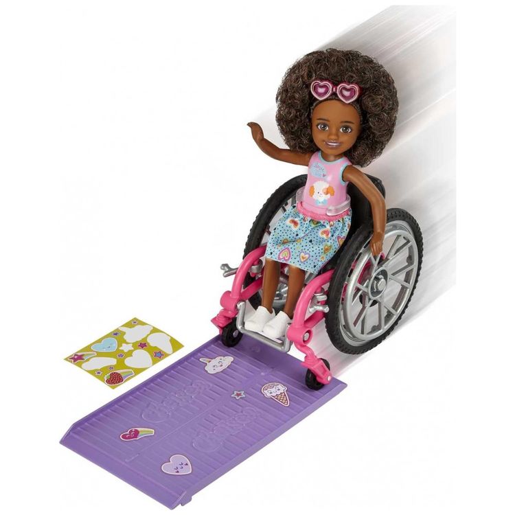 Boneca-Barbie-Chelsea-Cadeirante-com-Rodas-Moveis-Rampa-foto-3