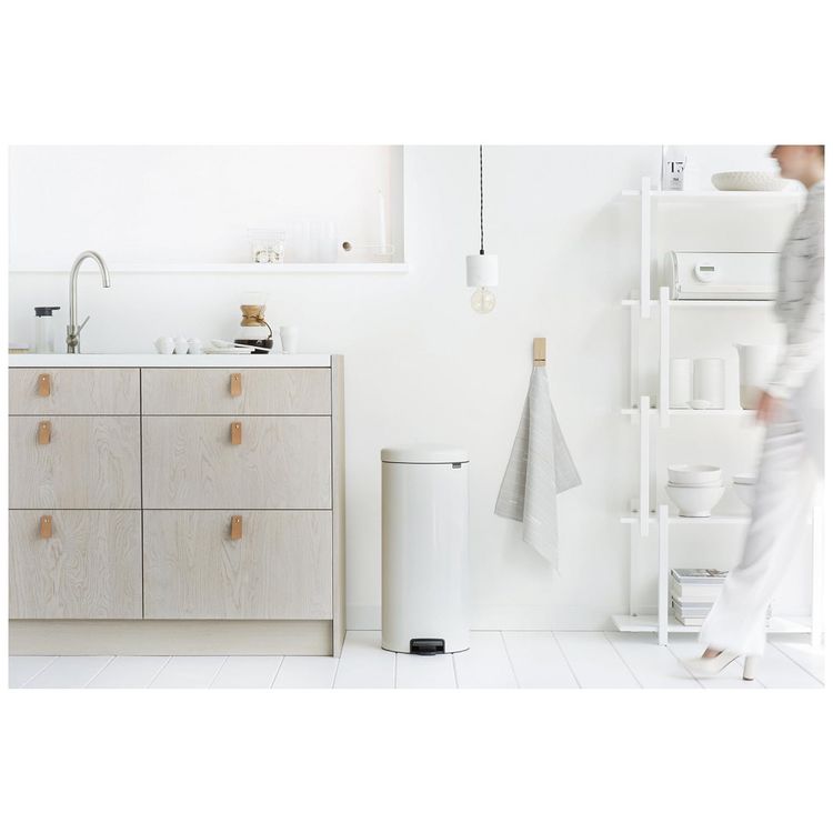 Lixeira-de-Cozinha-30-Litros-com-Fechamento-Suave-e-Balde-foto-3
