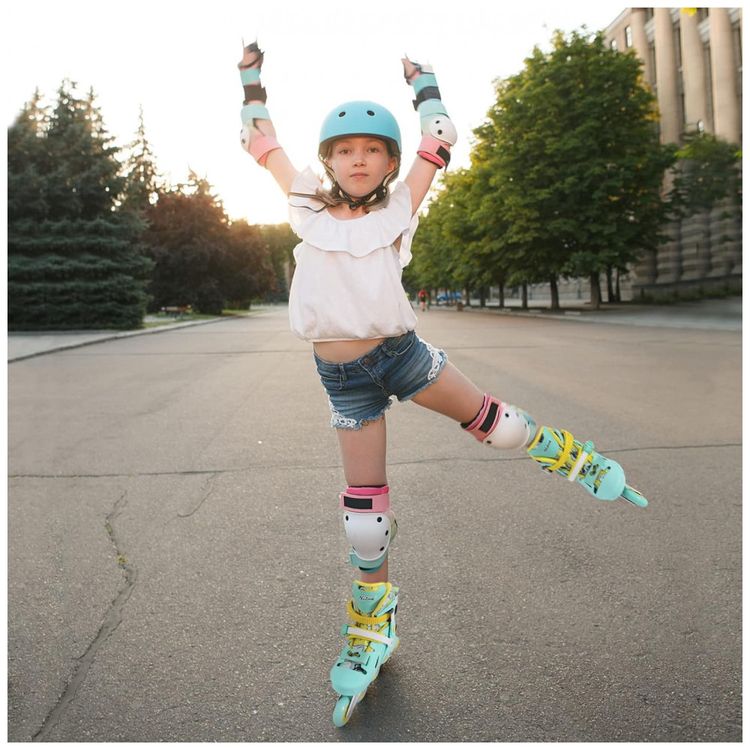 Patins-Infantil-Regulavel-com-Rodas-Iluminadas-para-foto-3