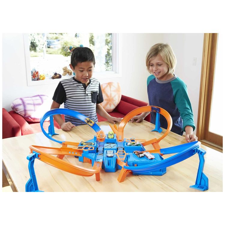 Conjunto-de-Pistas-Hot-Wheels-com-Carro-em-Escala-1-64-e-4-foto-1
