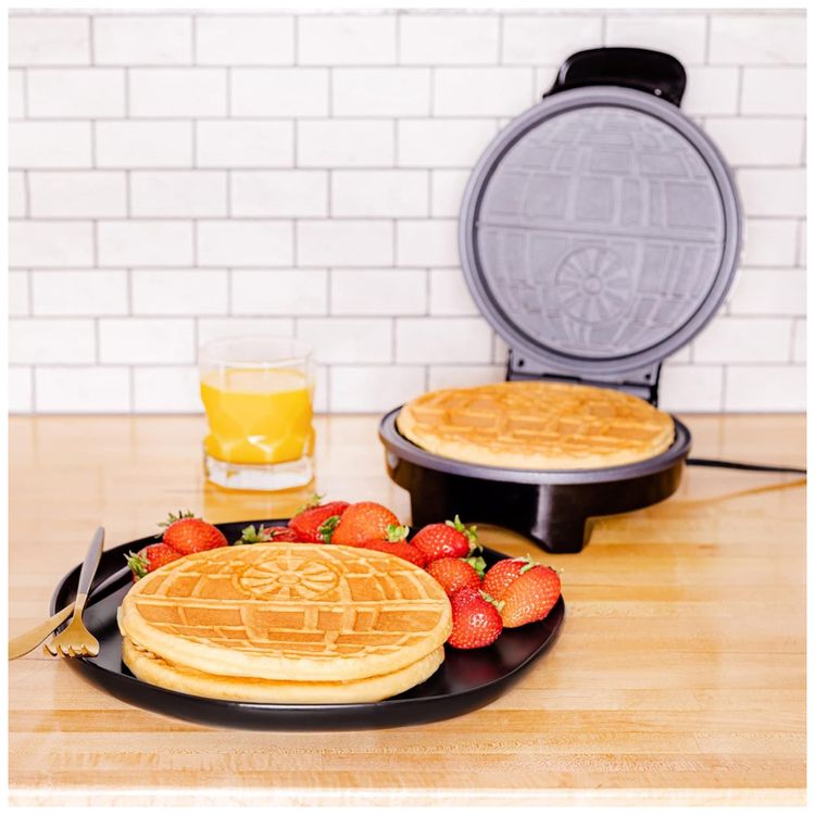 Maquina-de-Waffle-Tema-Star-Wars-Halo-Death-Star-com-Imagem-2