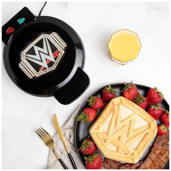 Maquina-de-Waffle-Tema-Cinturao-do-WWE-com-Revestimento-Imagem-0