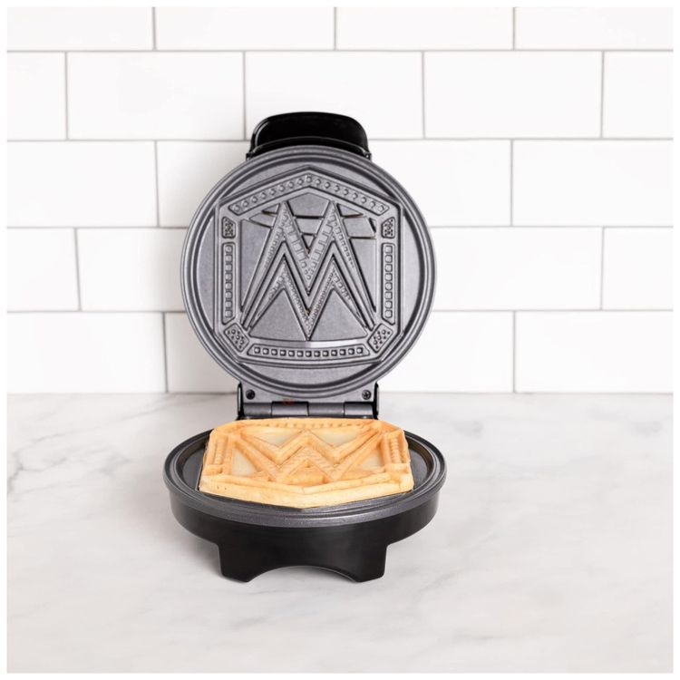 Maquina-de-Waffle-Tema-Cinturao-do-WWE-com-Revestimento-Imagem-1