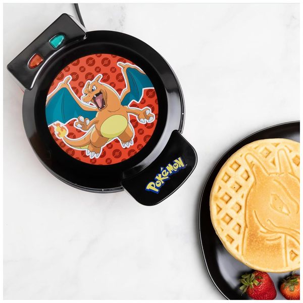 Maquina-de-Waffle-Tema-Pokemon-Charizard-com-Revestimento-Imagem-0