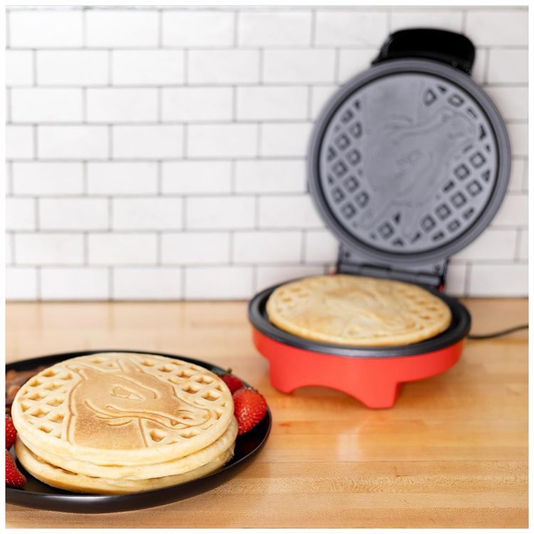Maquina-de-Waffle-Tema-Pokemon-Charizard-com-Revestimento-Imagem-2