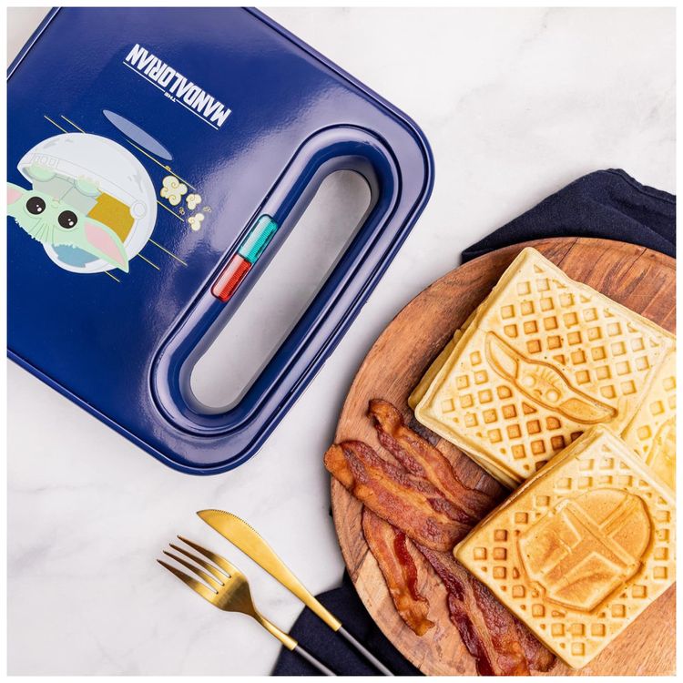 Maquina-de-Waffle-Tema-Star-Wars-Mandalorian-com-Imagem-3