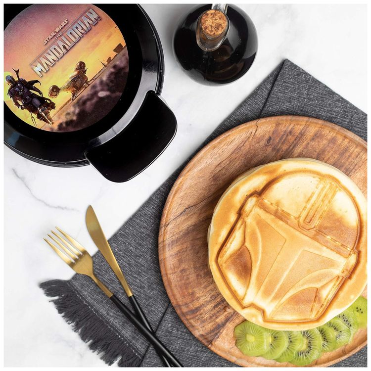 Maquina-de-Waffle-Tema-Star-Wars-Mandalorian-Helmet-Shaped-Imagem-1
