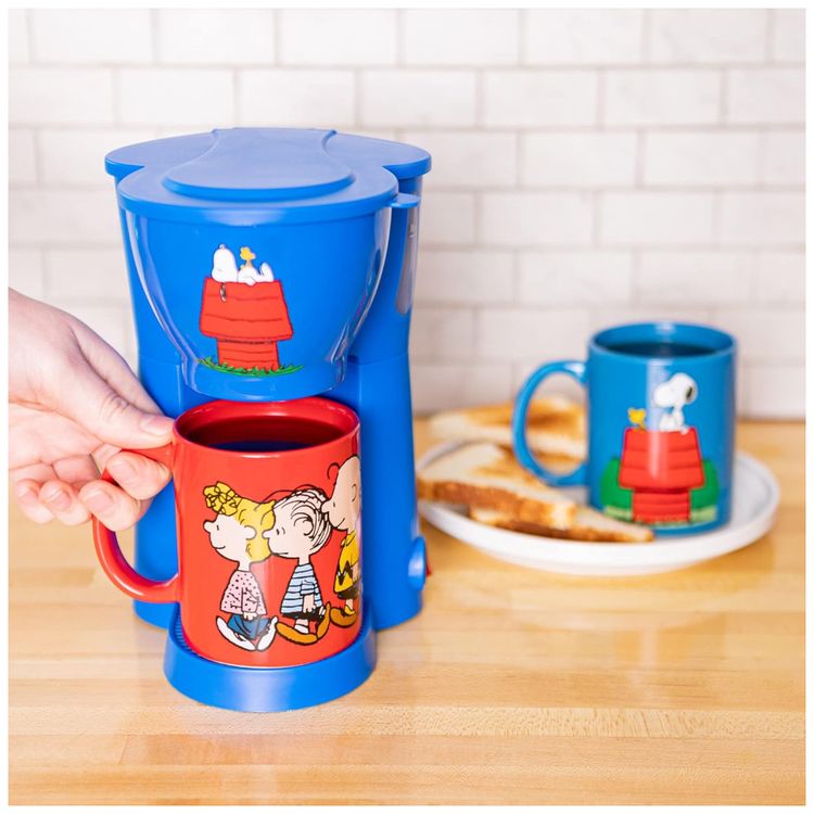 Kit-Maquina-de-Cafe-com-2-Canecas-Tema-Snoopy-110V-1000W-Imagem-1