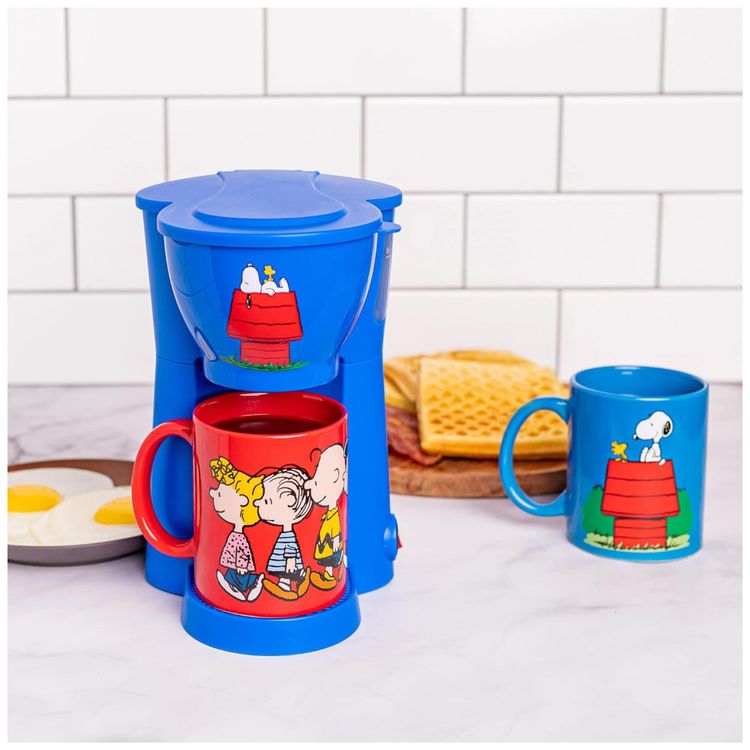 Kit-Maquina-de-Cafe-com-2-Canecas-Tema-Snoopy-110V-1000W-Imagem-3