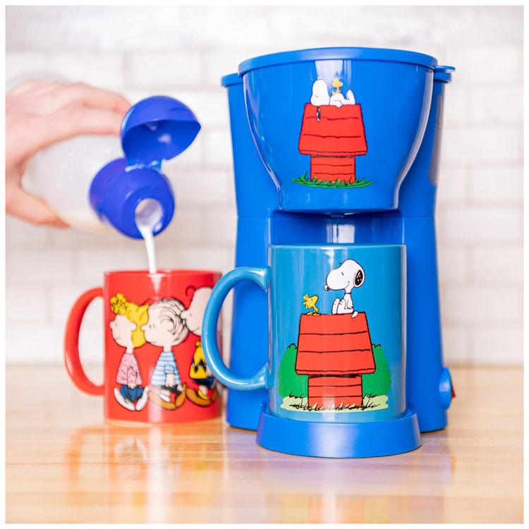 Kit-Maquina-de-Cafe-com-2-Canecas-Tema-Snoopy-110V-1000W-Imagem-5
