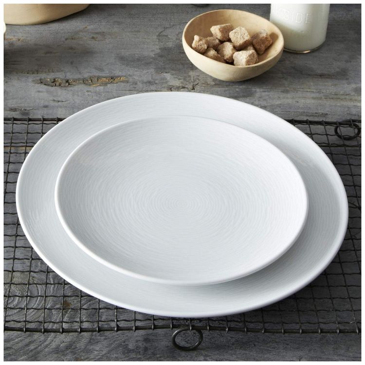 Prato-em-Porcelana-com-Formato-Redondo-e-Seguro-para-Imagem-1