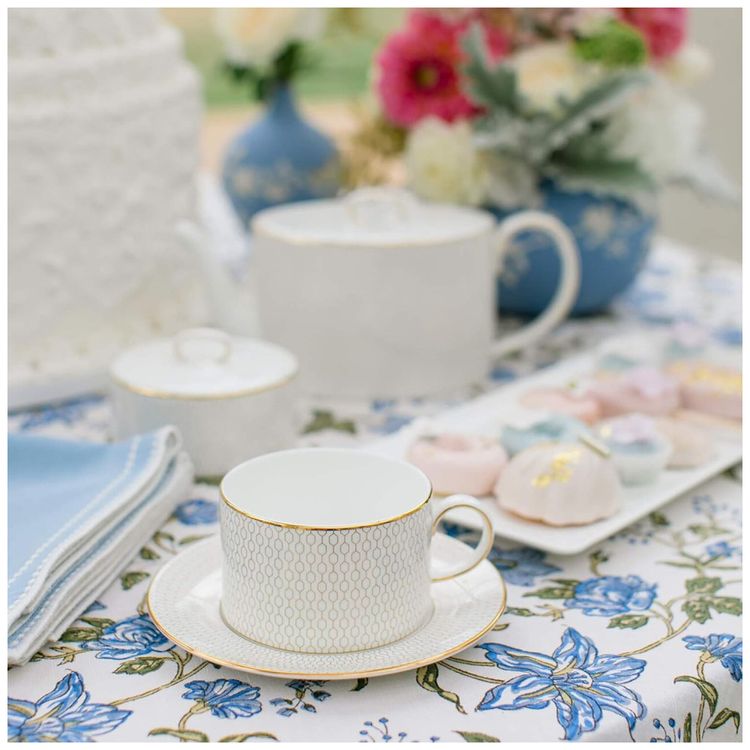 Xicara-e-Pires-Elegancia-e-Sofisticacao-em-Sua-Mesa-com-Imagem-5
