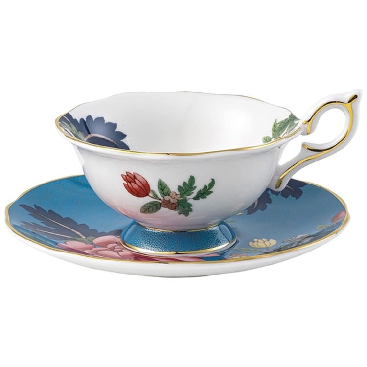 Xicara-e-Pires-Elegancia-e-Sofisticacao-em-Sua-Mesa-com-Imagem-0