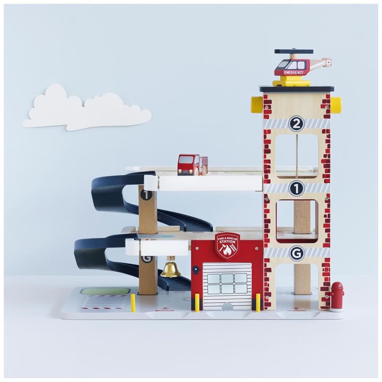 Posto-de-Bombeiros-de-Madeira-com-Rampa-em-Espiral--3-Imagem-2