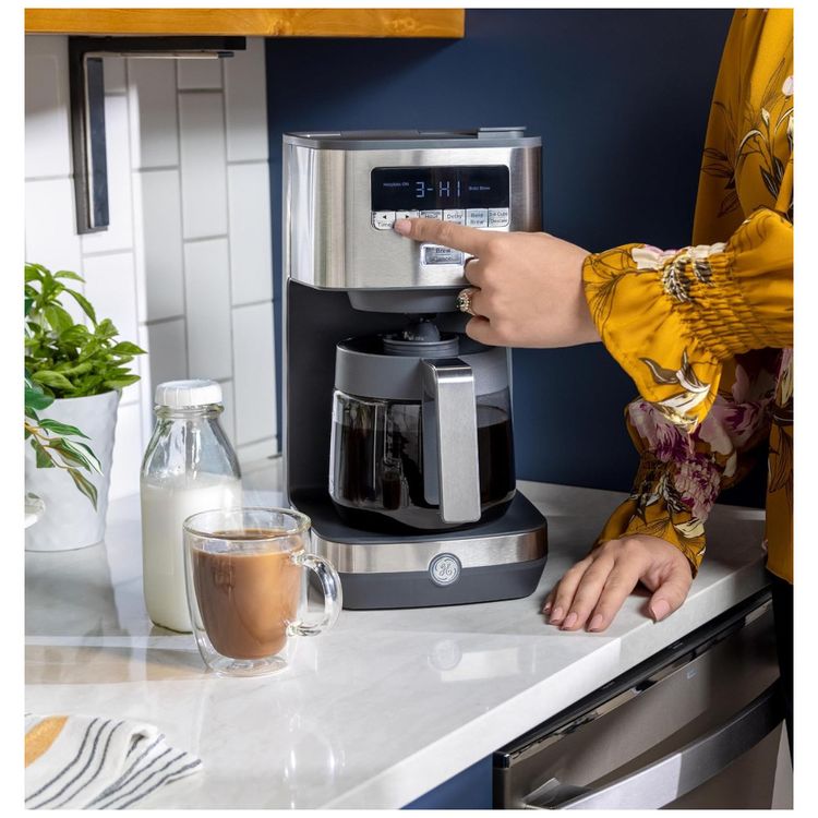 Cafeteira-com-Jarra-de-Xicaras-e-Temporizador-110V-1200W-Imagem-1