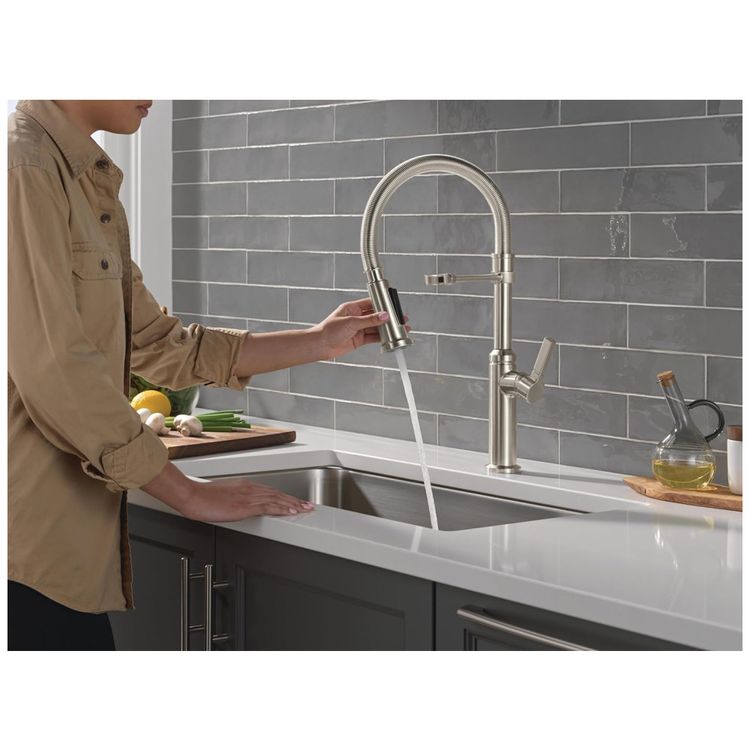 Torneira-Cozinha-Estilo-Comercial-com-Pulverizador-Pull-Imagem-1