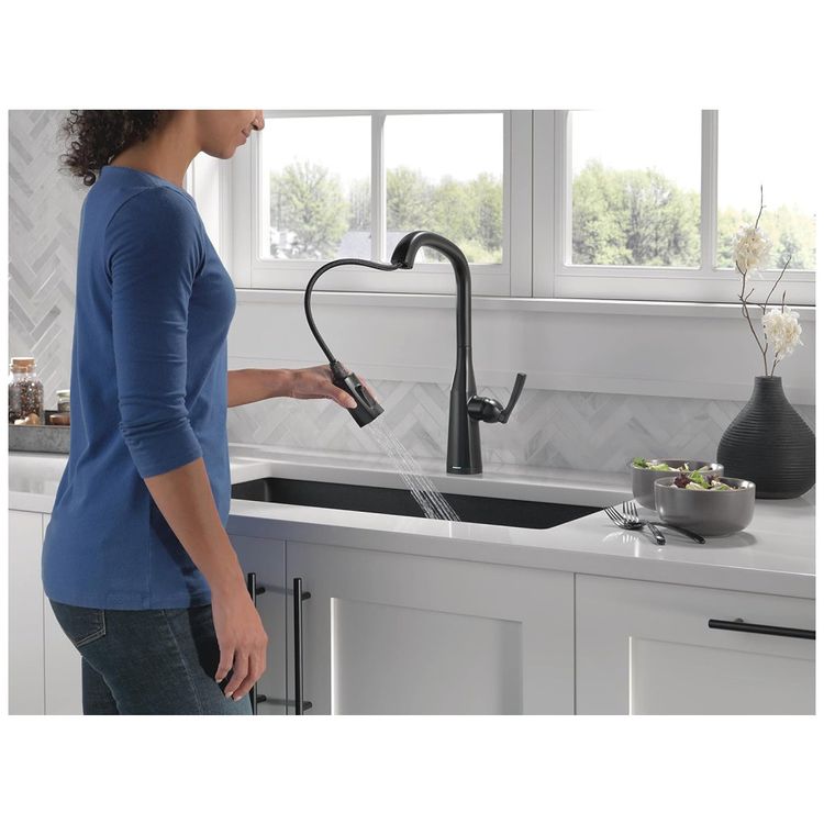 Torneira-Cozinha-com-Tecnologia-Touch2O-e-Pulverizador-Pull-Imagem-1