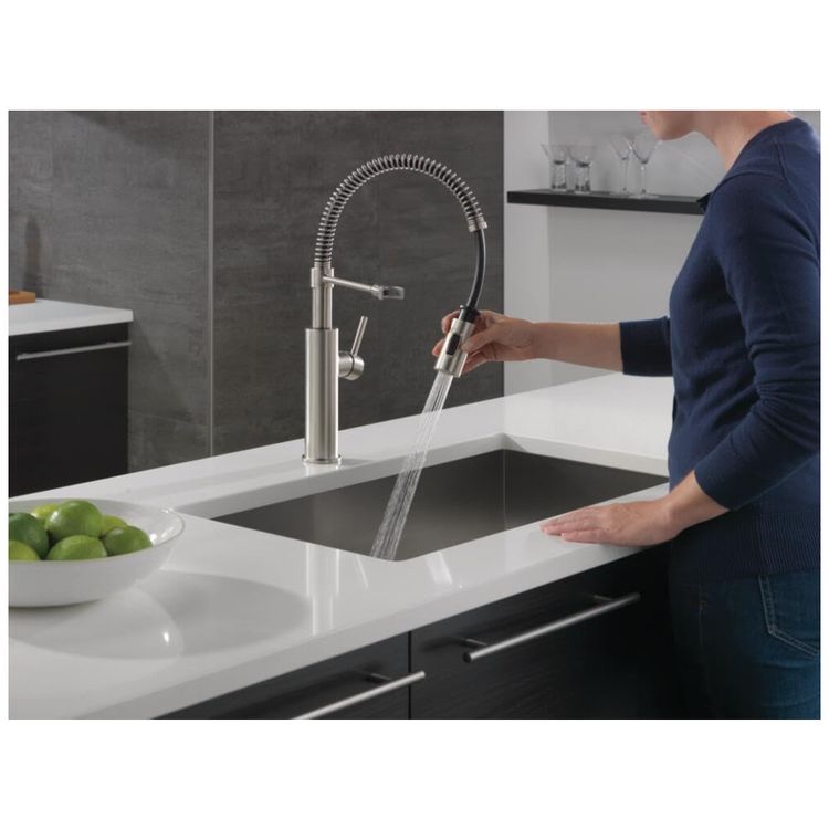 Torneira-Cozinha-Comercial-com-Pulverizador-Pull-Down-de-Imagem-1