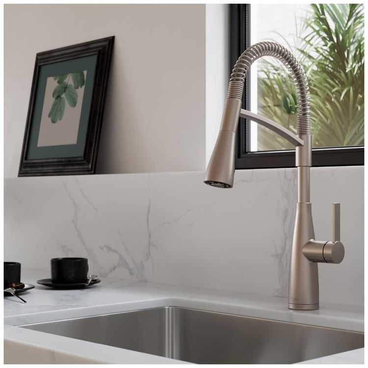 Torneira-Cozinha-com-Pulverizador-Pull-Down-e-Acabamento-em-Imagem-5