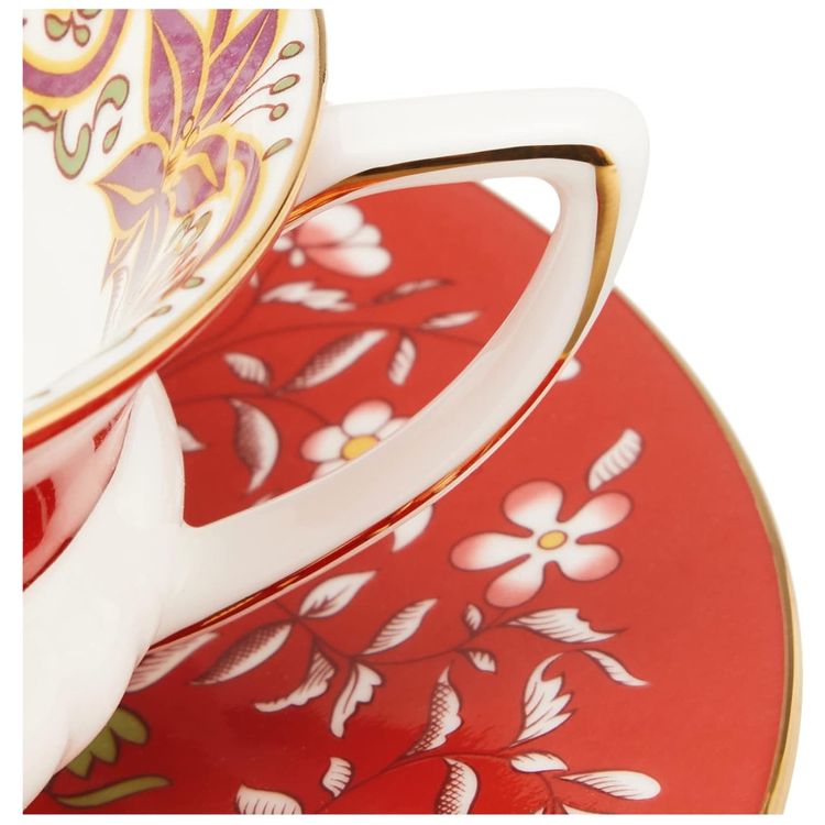 Xicara-e-Pires-Elegancia-e-Sofisticacao-em-Sua-Mesa-com-Imagem-4