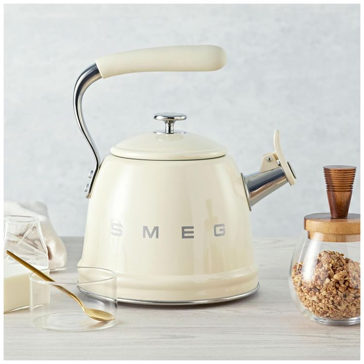 Chaleira-SMEG-Retro-para-Fogao-24-Litros-Creme-Imagem-3