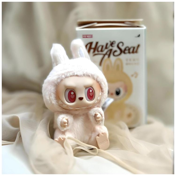 Chaveiro-de-Pelucia-Labubu---Personagem-Adoravel-para-Imagem-5