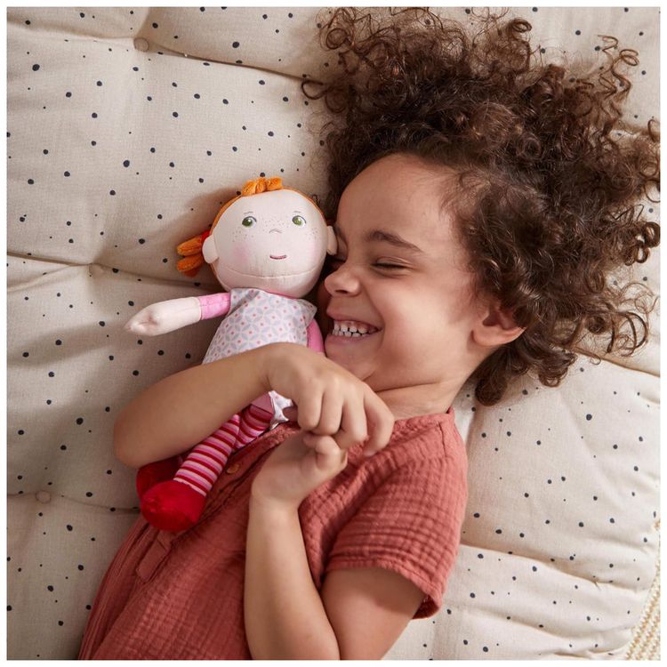 Boneca-HABA-Soft-Baby-Roya-com-Trancas-Vermelhas-Vestido-Imagem-2