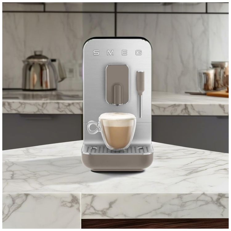 Cafeteira-Automatica-Smeg-com-Vapor-Imagem-4