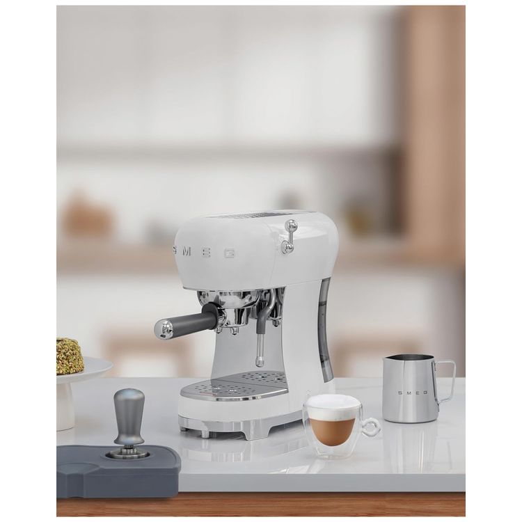 Cafeteira-Espresso-Manual-Smeg-ECF02-15Bar-Fabricada-na-Imagem-1