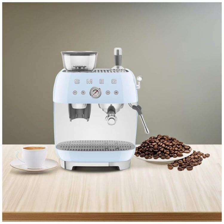 Cafeteira-Espresso-Semiautomatica-Smeg-Retro-EGF03PBUS-Imagem-4