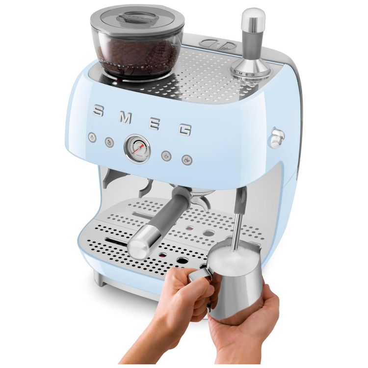 Cafeteira-Espresso-Semiautomatica-Smeg-Retro-EGF03PBUS-Imagem-7