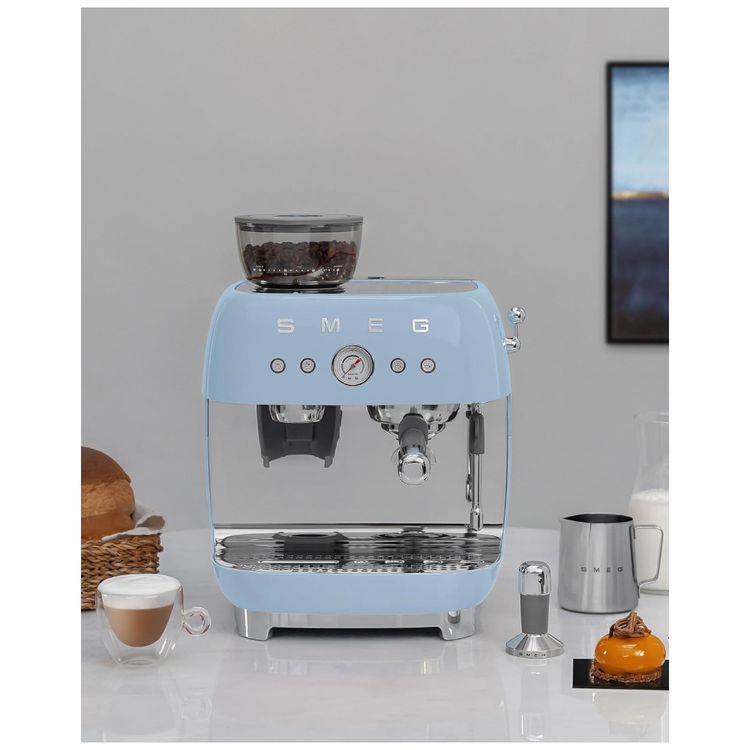 Cafeteira-Espresso-Semiautomatica-Smeg-Retro-EGF03PBUS-Imagem-9