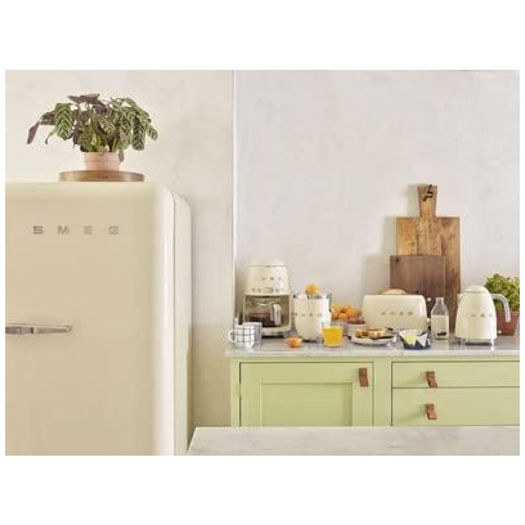 Cafeteira-Retro-Smeg-50s-com-Jarra-de-Vidro-Extra-na-Cor-Imagem-8