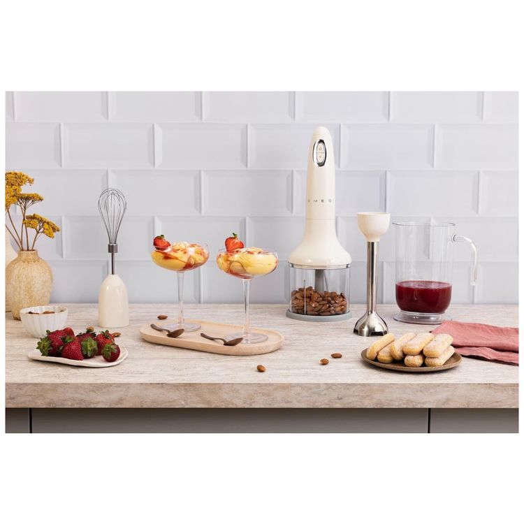 Liquidificador-Portatil-SMEG-com-Copo-Medidor-Recipiente-Imagem-1