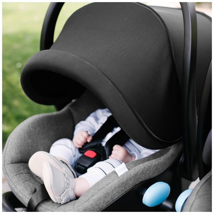 Cadeirinha-de-Carro-para-Bebe-Clek-Liing-com-Perna-de-Imagem-6