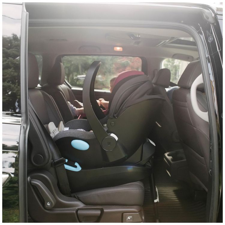 Cadeirinha-de-Carro-para-Bebe-Clek-Liing-com-Perna-de-Imagem-9